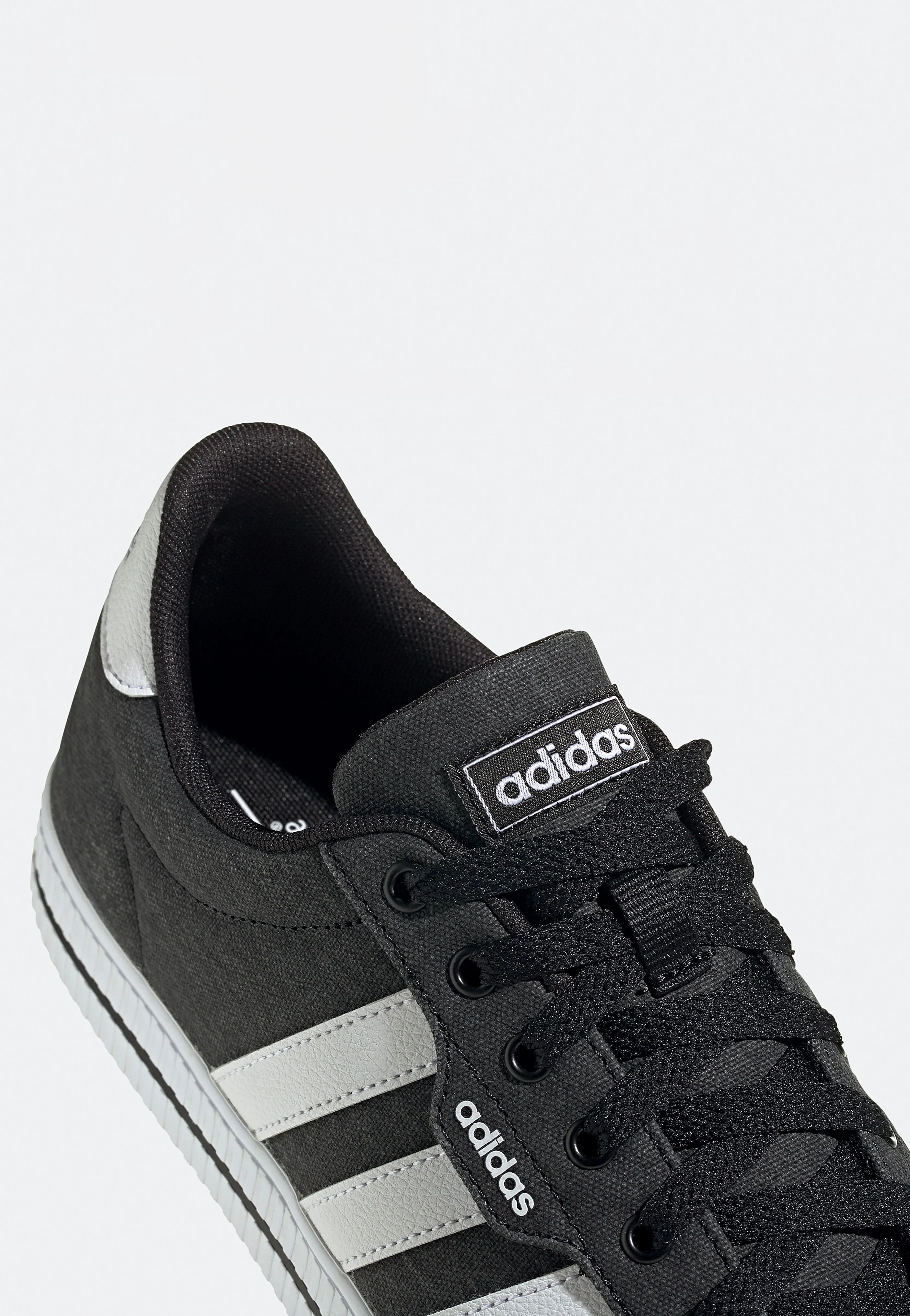 Adidas - Daily 3.0 Cblack/Ftwwht/Cblack - Shoes