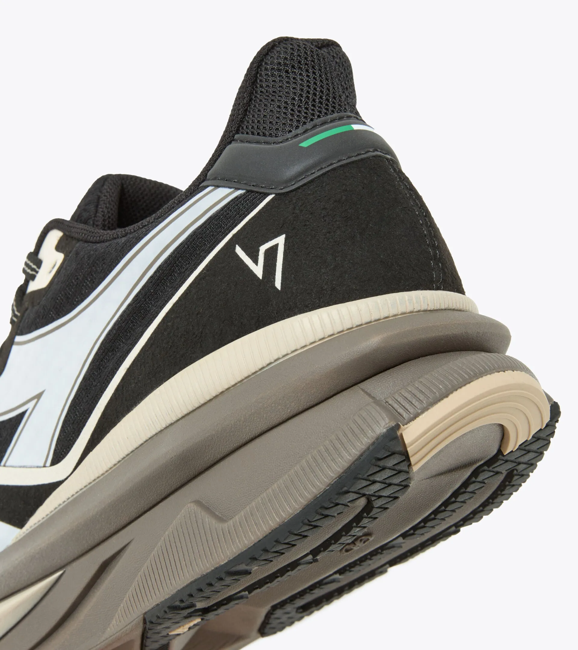 Diadora Men's Atomo V7000- Black/White/Smoke Gray (101.179073_C9682)