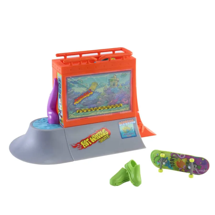 Hot Wheels Skate Drop In Skate Aquarium Skatepark Playset