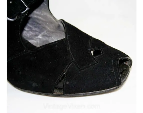 Size 6 Shoes - 40s Black Suede Peep-Toe Slingback - 6AA Pumps - 1940s Deadstock - Fall - Mint Condition - Criss-Cross Design - 40286-1