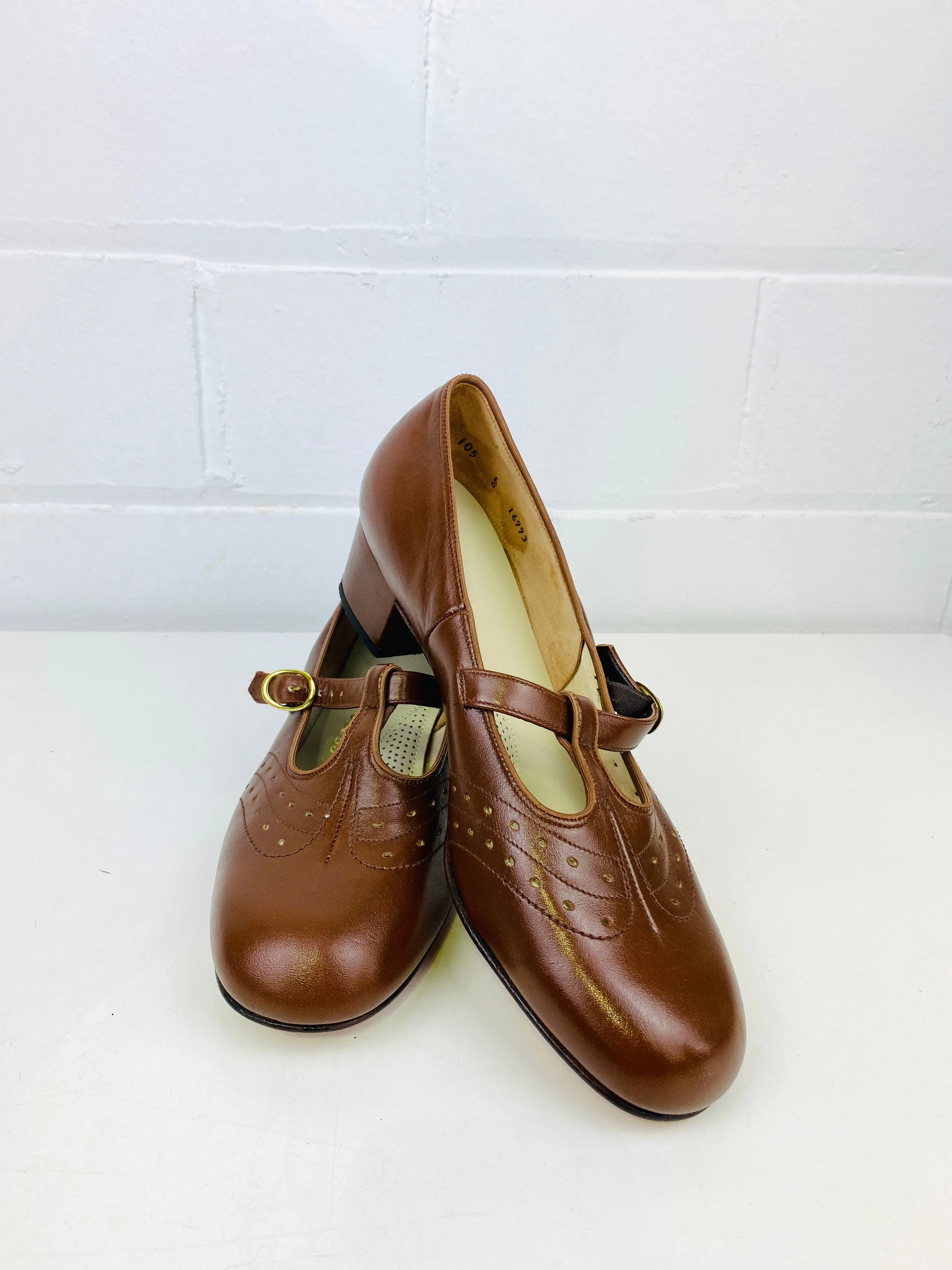 Vintage Deadstock Shoes, Women's 1980s Brown Leather Mid-Heel T-Strap Pumps, NOS, 7782